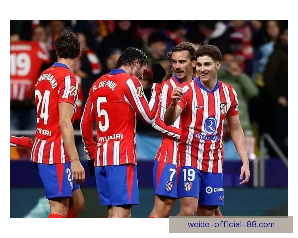 巴萨中卫蹬踏染红后获改判 西蒙尼愤怒挥手 马竞官方质疑判罚